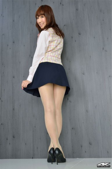 迷之操作!女司机半夜“盲驾”,还边开边打电话?交警盯上她了【雨燕直播团队】(图1) 雨燕直播团队