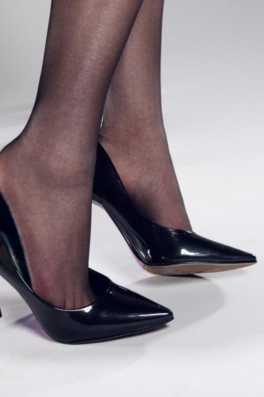 声临其境2首期嘉宾都有谁 王刚张国立张铁林重聚:雨燕直播团队(图2) 雨燕直播